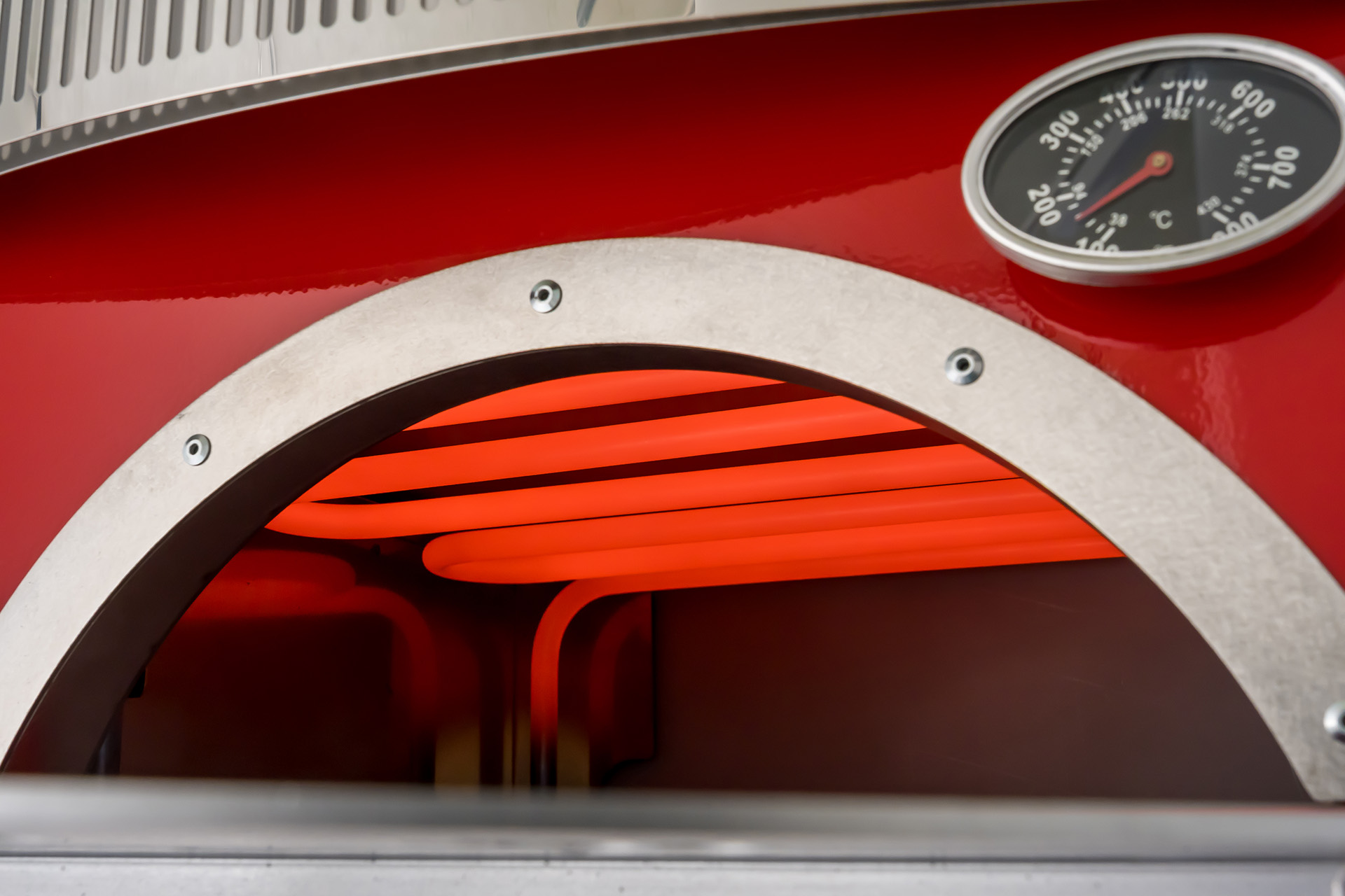 現場に合わせて選べるガスと電気の熱源